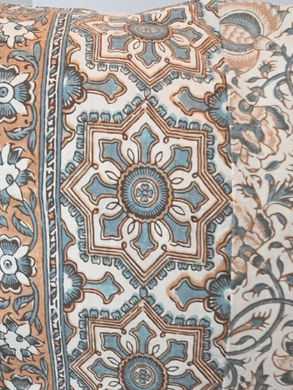 Pottery Barn Teal, Cream Medallion Paisley Full/Queen Duvet Cover Standard Shams